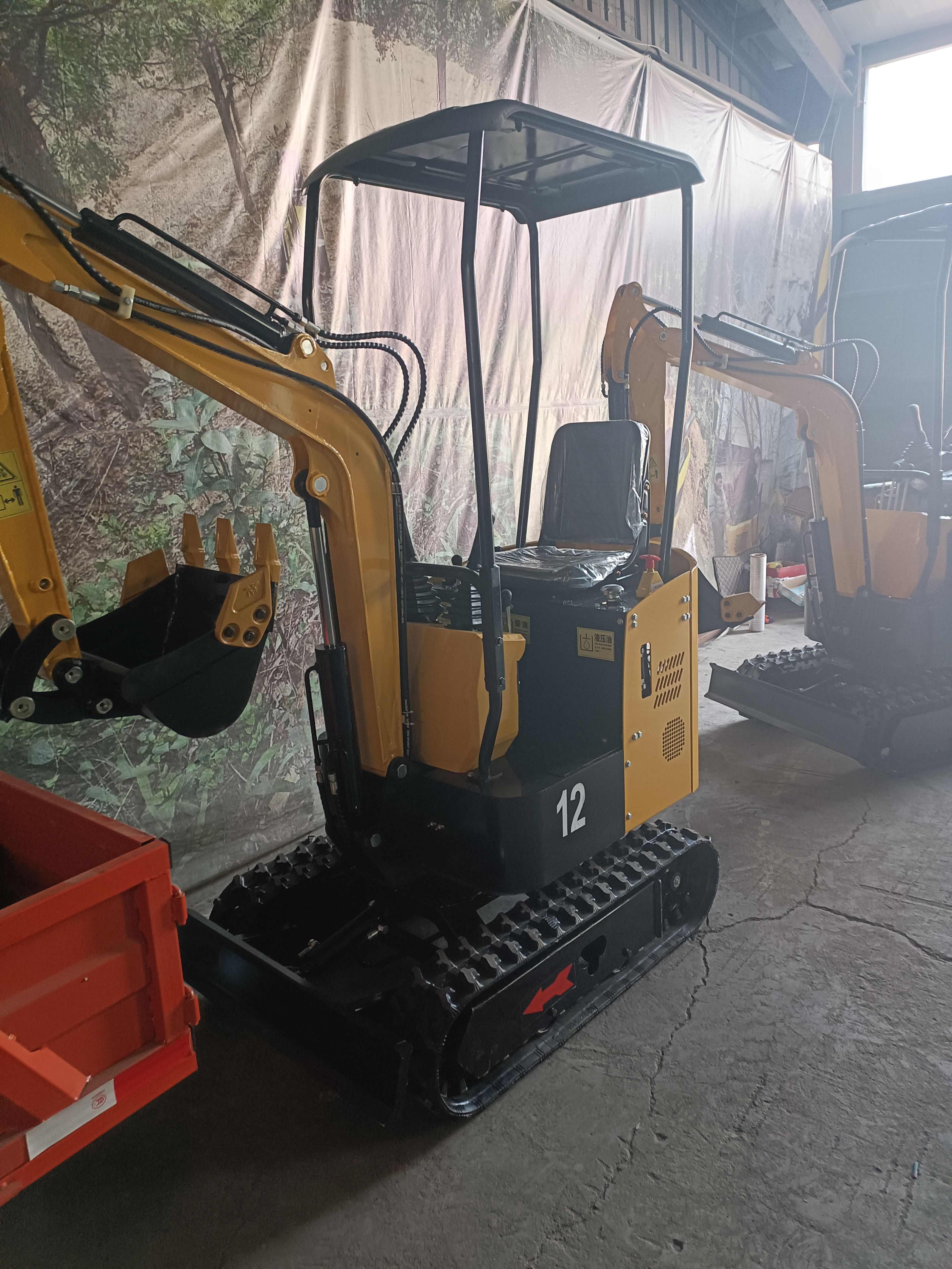 多功能小型挖掘機(jī) 果園大棚農(nóng)用家用工程工地市政綠化園林建設(shè)！