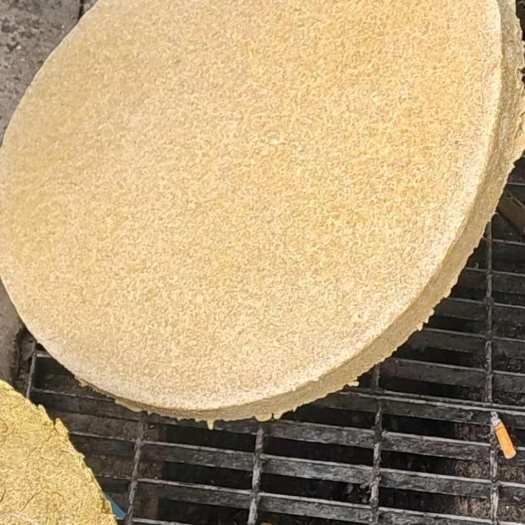 鄄城县本厂常年出售黄豆圆饼，老工艺压榨，高蛋白，高油脂，养殖饲料