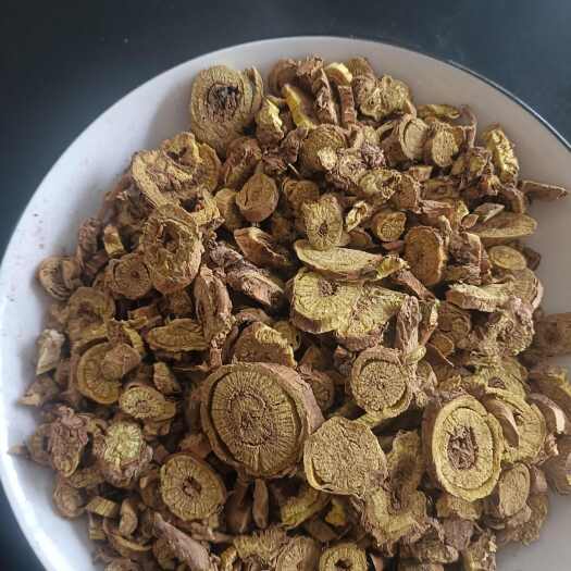 陇西县黄芩圆片，子州苦芩无硫磺。