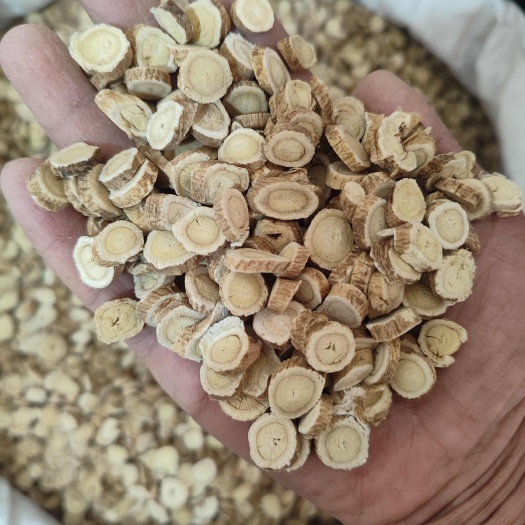 黄芪   黄芪切片  中粒 过0.8筛 无硫  可泡水煲汤