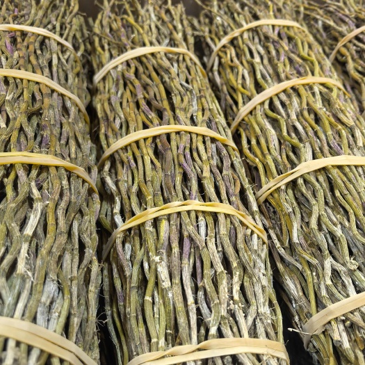 昆明铁皮石斛捆条，无夹心，长度30公分以上