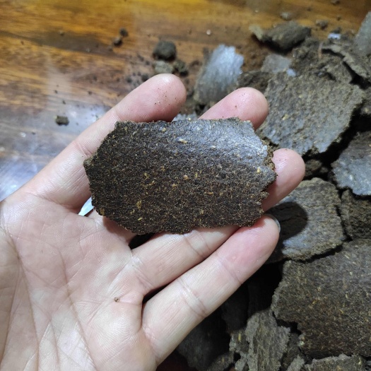 南阳花生饼二级的，适合瓜果蔬菜增产增甜，香菇平菇，蛋白26以上，