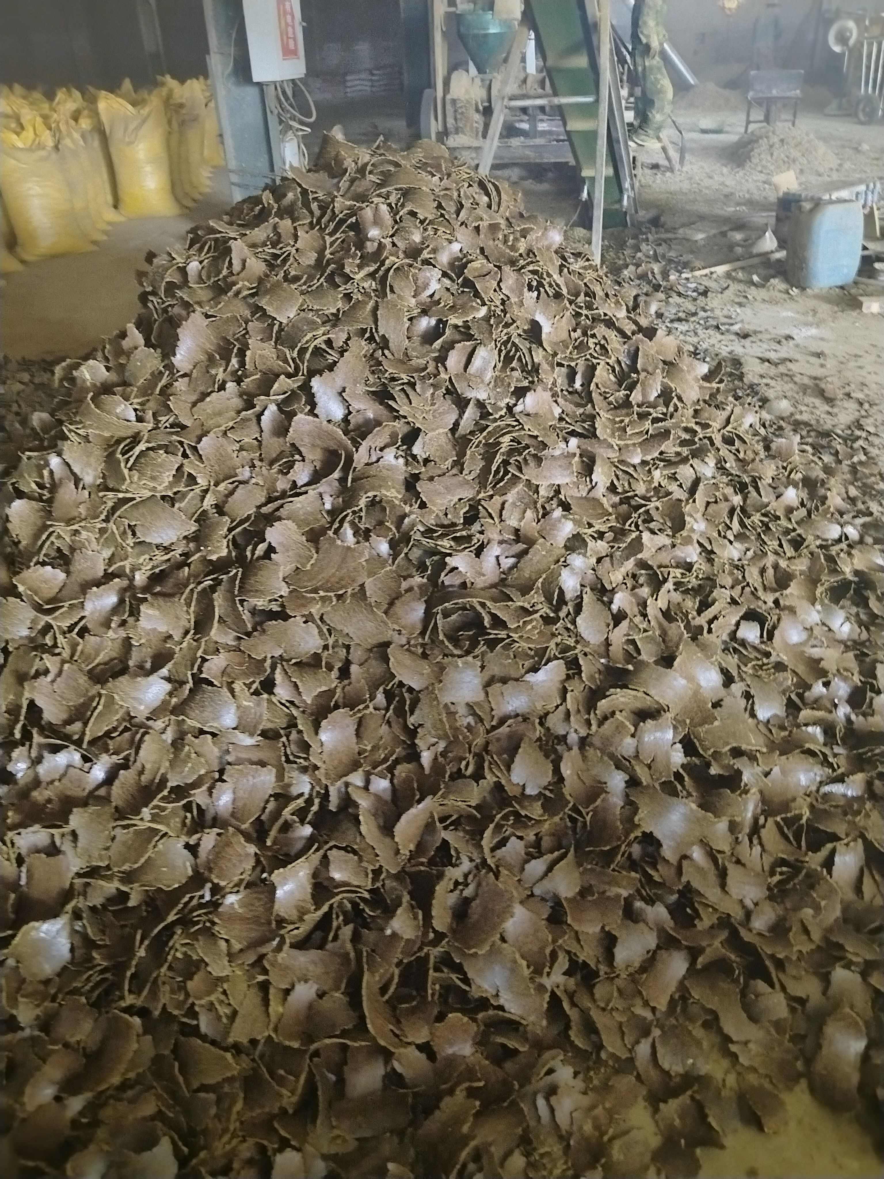 菜籽饼有机质含量高，适用于果树，蔬菜，葡萄，大蒜，药材，