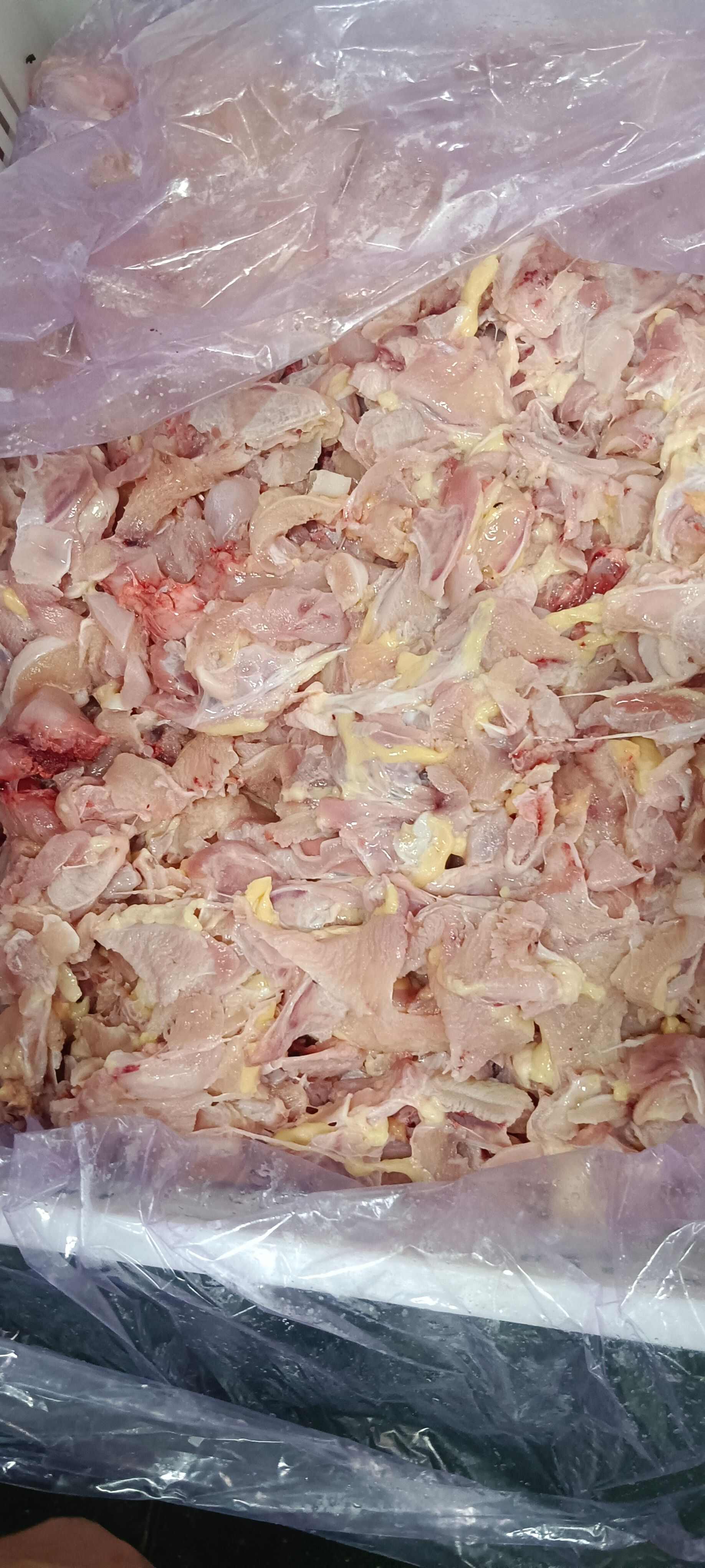 带骨胸碎肉，带肉多，养殖可以用，里边有三角骨
