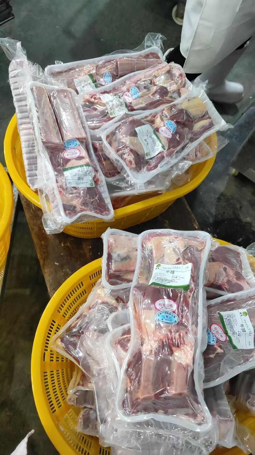 锡林浩特【牛排】当地草原黄牛整扇肉排，整扇、五斤包都有，鲜冻没剔过肉