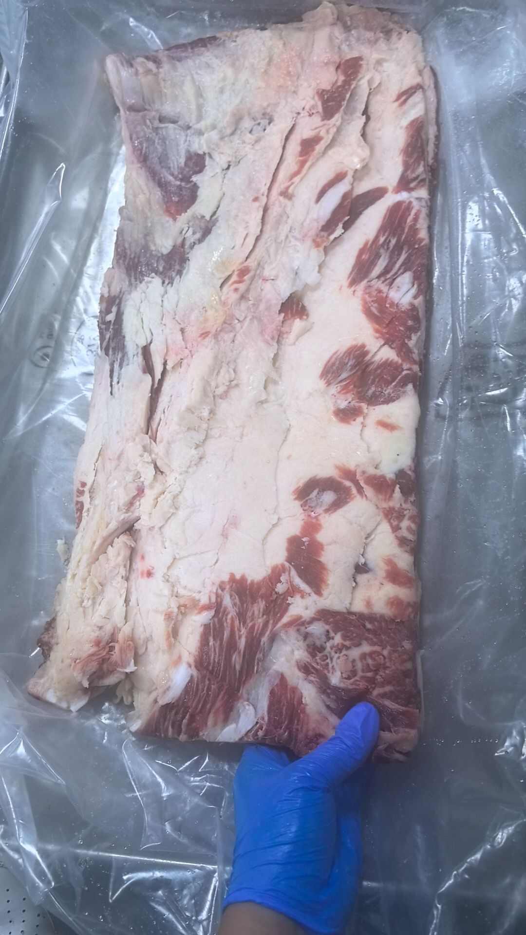 安格斯后胸肥牛  谷饲200天。
