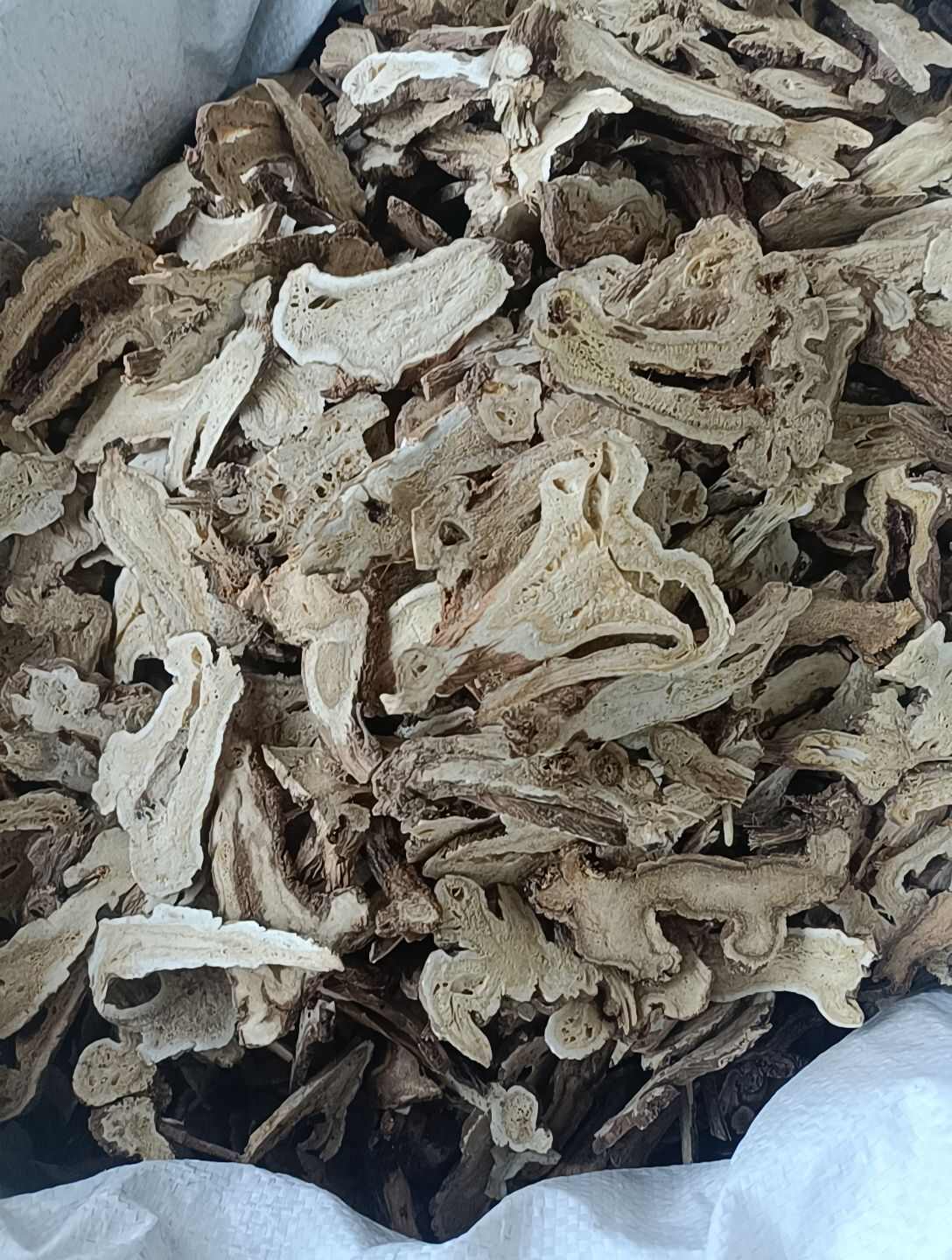 【白术】产地安微一手货源大货供应规格齐全量大优惠。