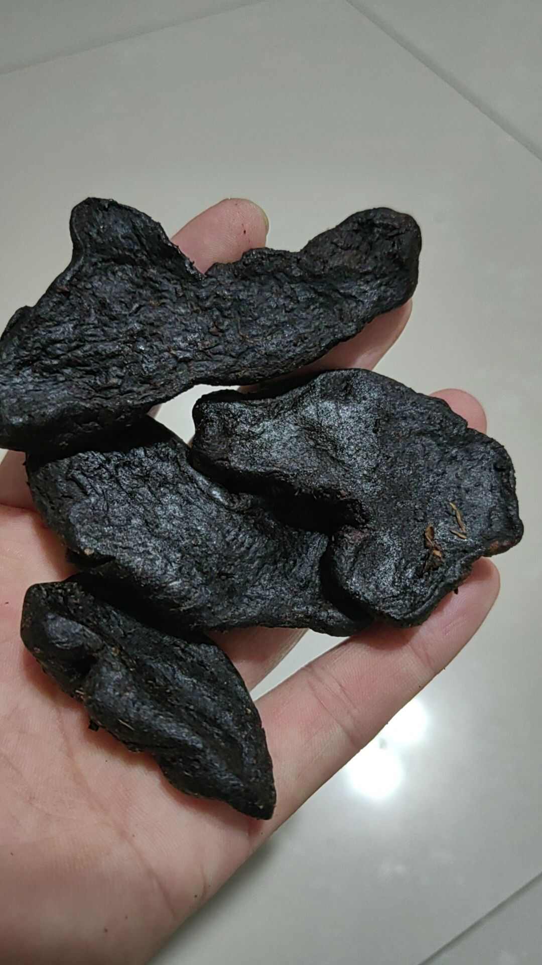 这是我们自己农家做的九蒸九制的黄精