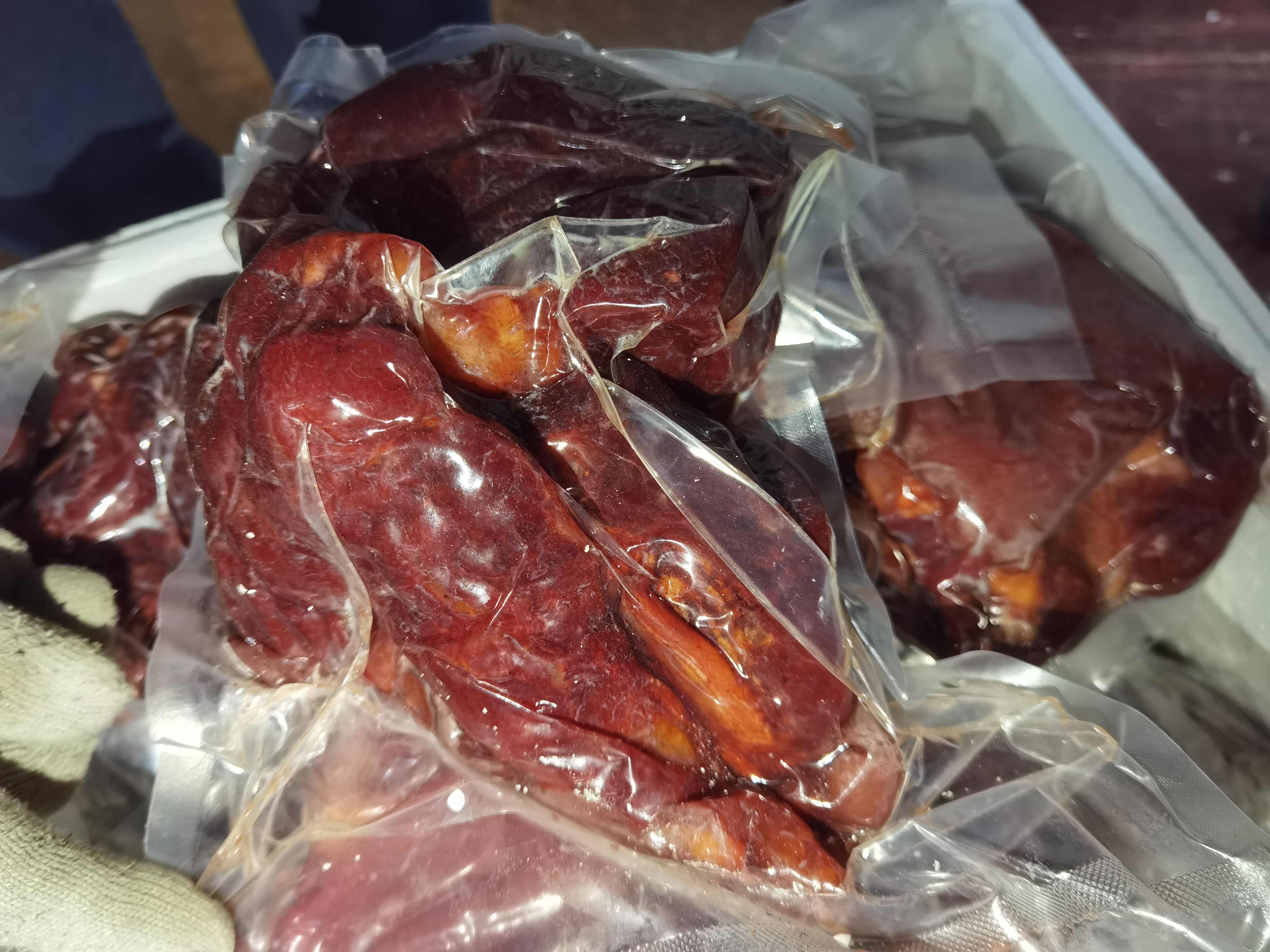 卤马肉，全熟带皮五香熟马腱、马肋条、马肉块