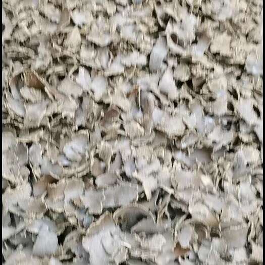 郓城县棉籽饼是经过高温消毒挤压而成，它高含有机质和微量元素