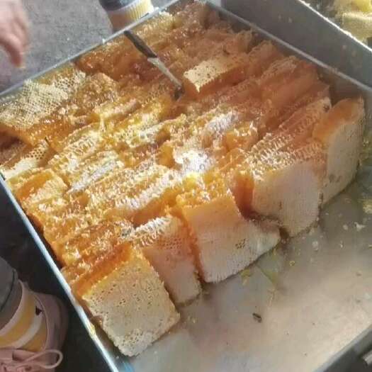 昆明自己家养殖的蜂蜜、蜂巢蜜。