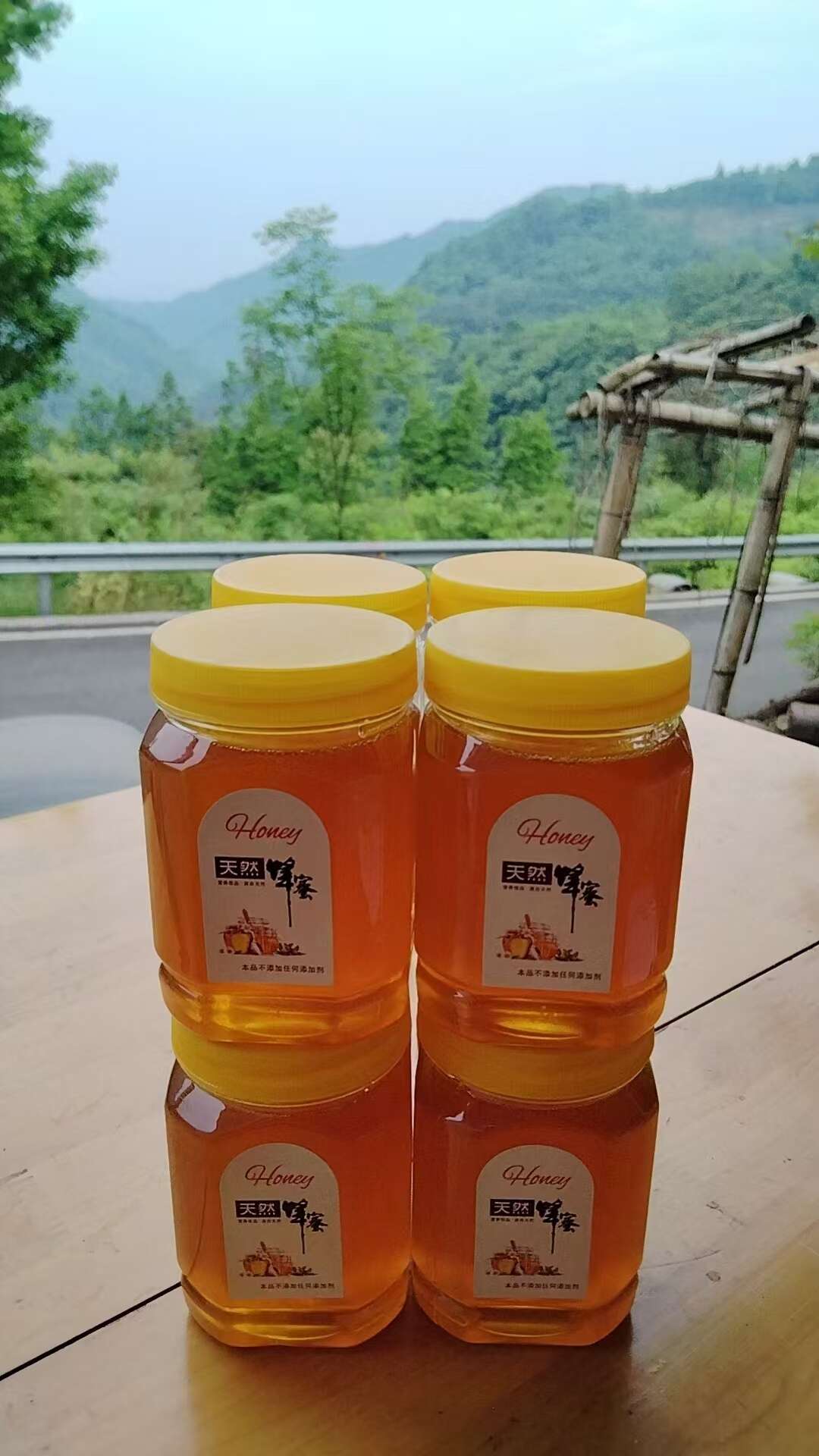 土蜂蜜的真品图片及价格表(土蜂蜜的作用与功效与作用是什么)