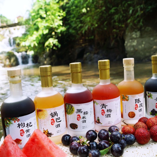 岑溪市本品为青梅酒，陈皮酒，枸杞黄酒，桑椹酒，黑糯米酒，