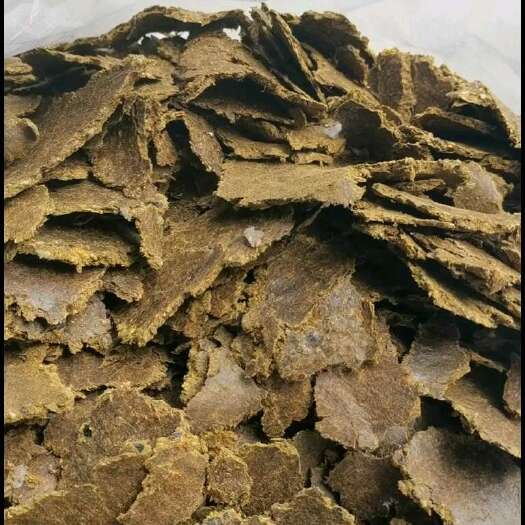 郓城县棉籽饼高含有机质微量元素，是果树蔬菜大蒜的理想肥料