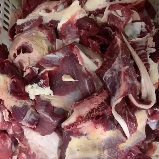 国产牛肉筋，筋头巴脑。炖肉八大碗有筋有肉。经济实惠，好吃不贵