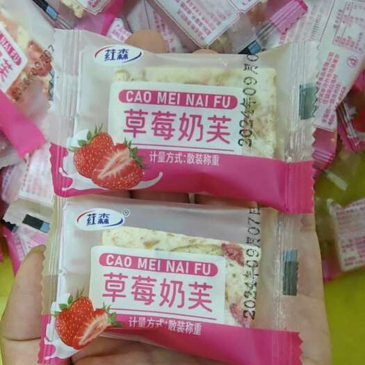 沧县冻干草莓羊奶芙休闲健康手工传统奶香味雪花网红零食整箱独立包装