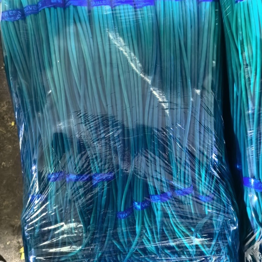 金鄉(xiāng)紅帽蒜苔一手貨源價格便宜需要的可以聯(lián)系