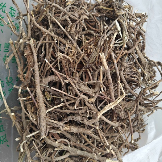 洛南县陕西秦岭大山，柴胡，含量高，生长周期长，味道浓郁