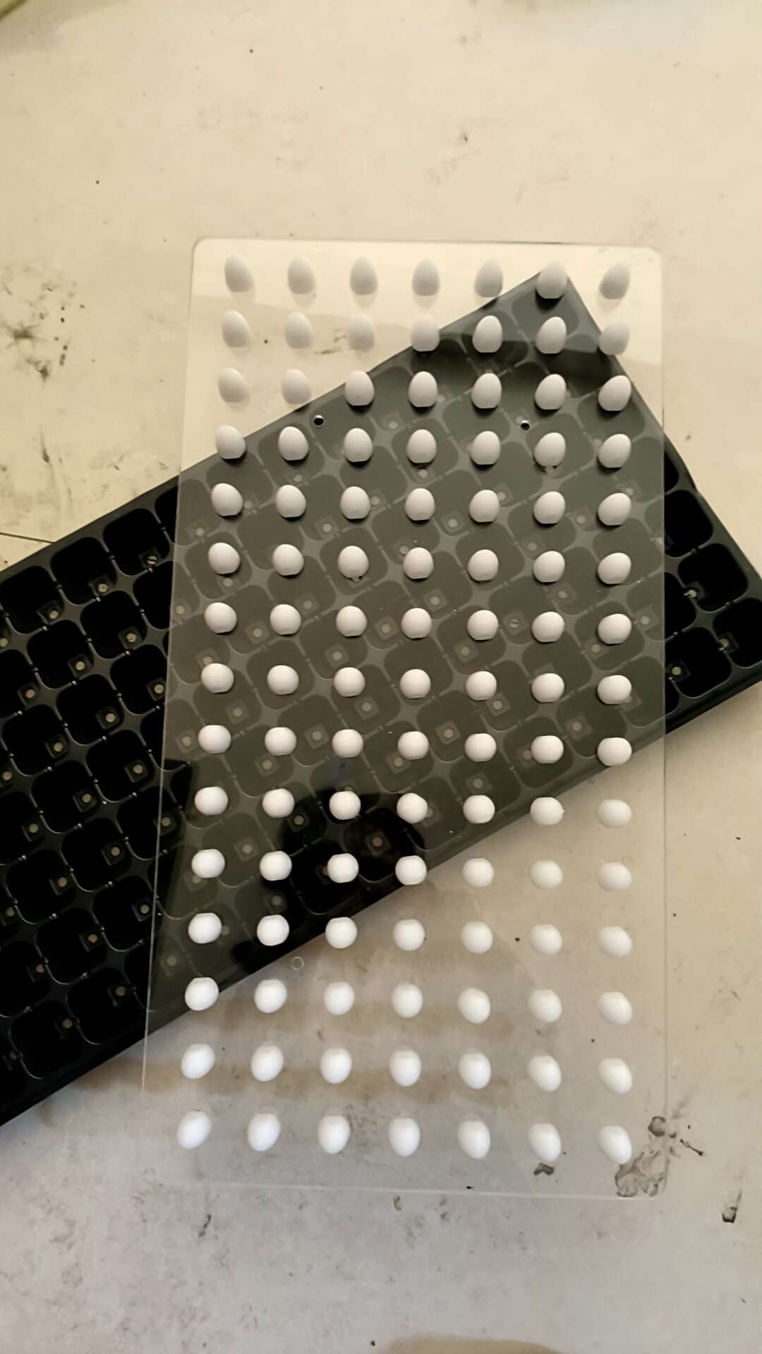 播种器，压孔器