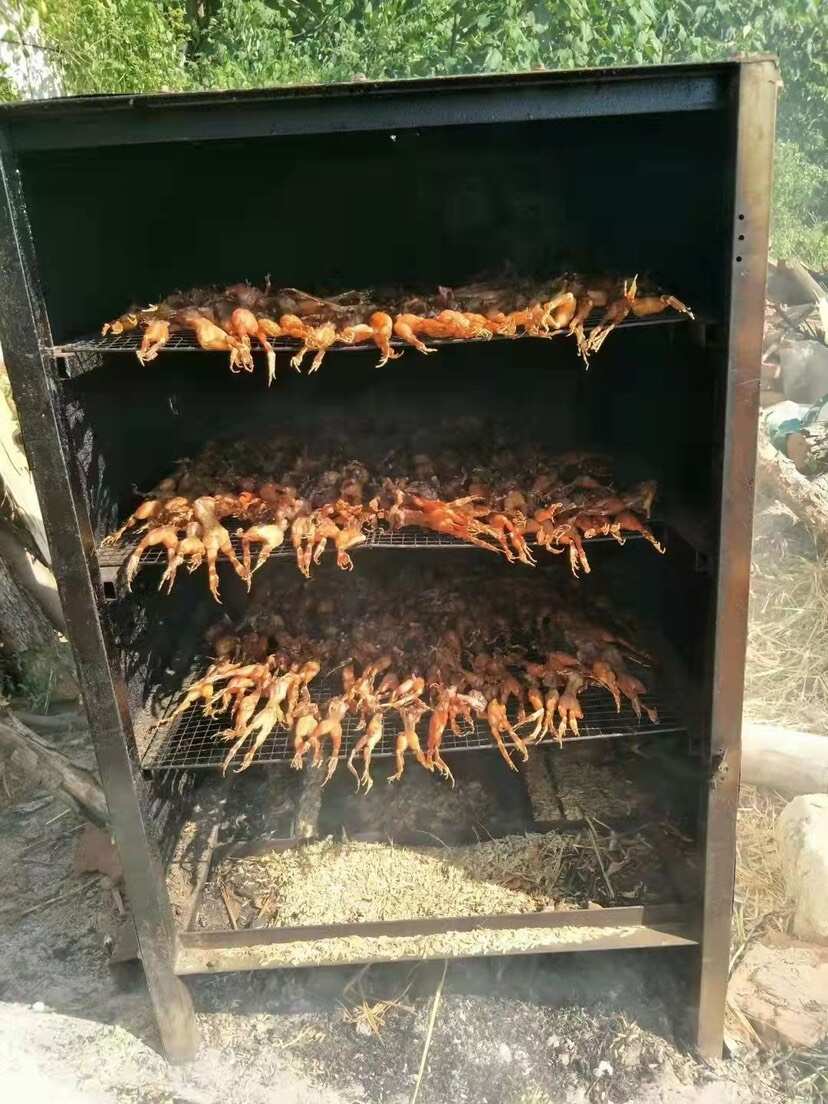 农家柴火炭熏牛蛙腊牛蛙牛蛙干