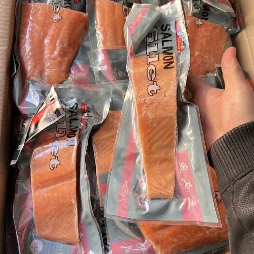 大连烟熏三文鱼块，现货