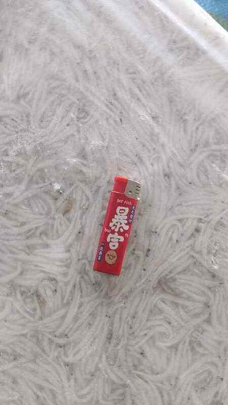 新鲜冷冻小银鱼，规格齐全，产地直销，肉质鲜嫩。