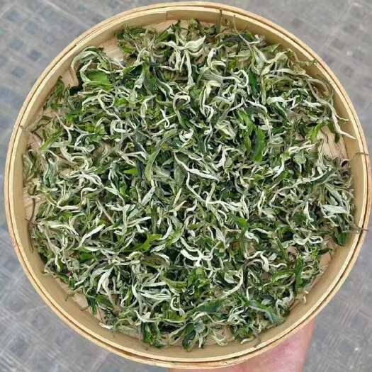 凤庆县2024年第一波云南头春绿茶，精选一芽一叶精致而成