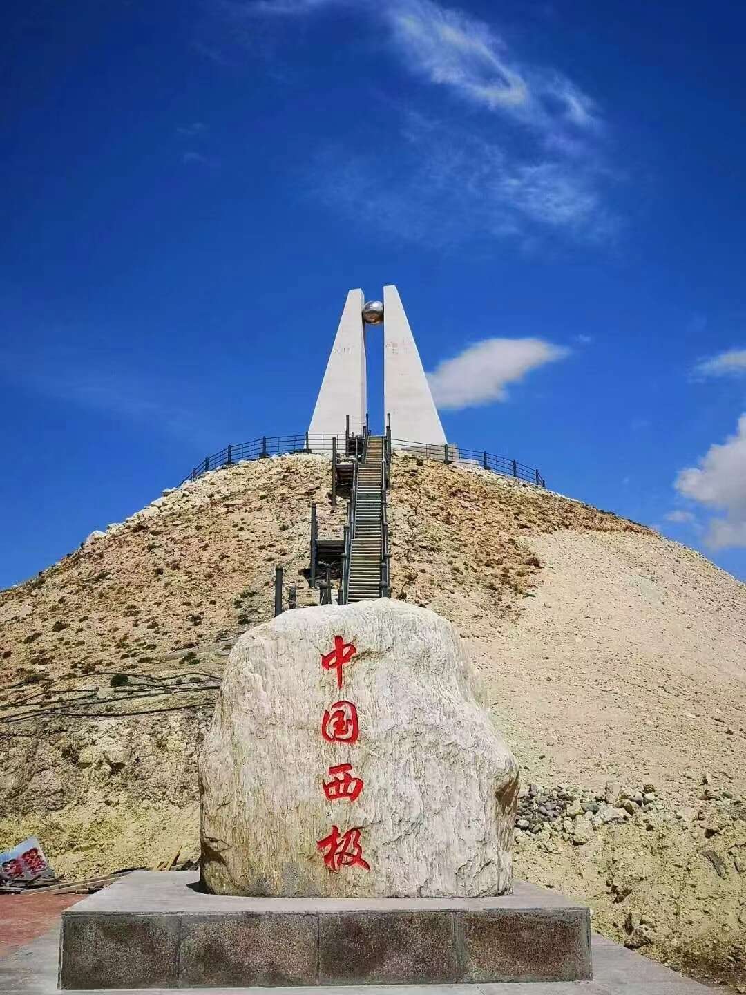 新疆黑枸杞蜂蜜 沙棘雪蜜，蜂巢蜜 大量批发 正规包装可进市场