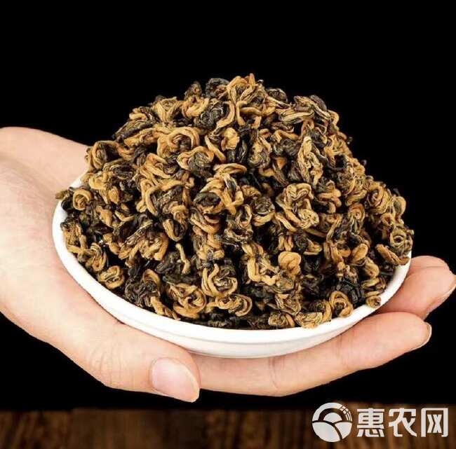 滇红一叶金螺、浓香型红茶，汤色艳丽，滋味饱满浓醇