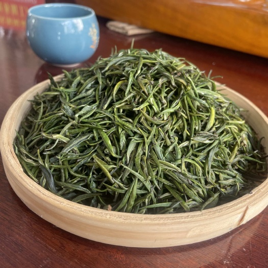 凤庆县明前青针绿茶