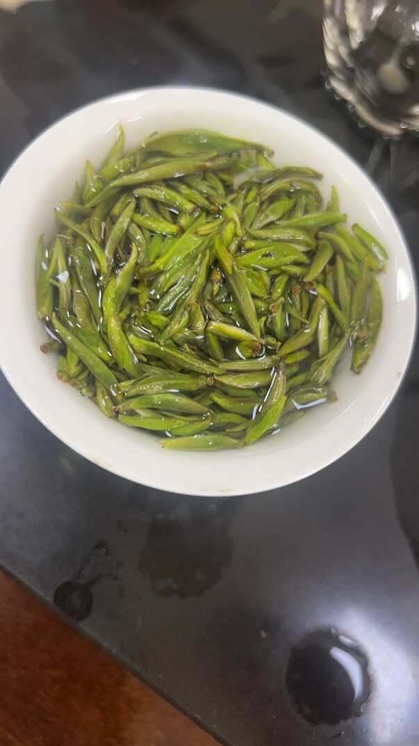 福鼎白毫银针让舌尖带您去趟福鼎茶山！可带发礼盒包装一斤起批发