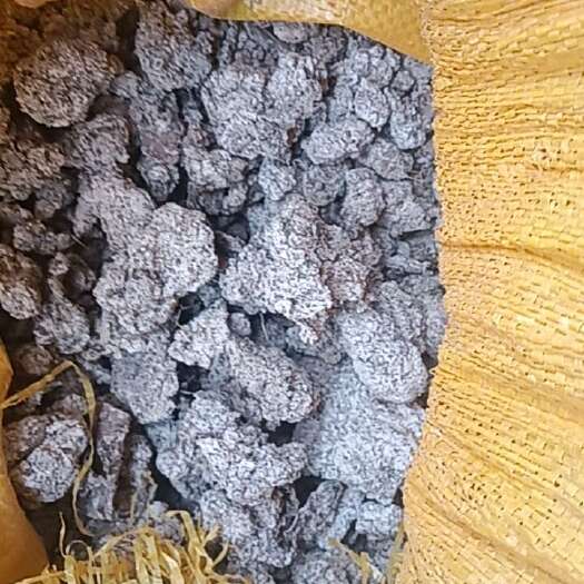 衡阳县红薯渣，经过人工过滤提炼出的渣经太阳晒干，是养殖户的好原料。
