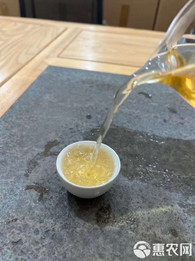 弯弓古树茶，香柔水甜，回甘强烈，喉韵清凉开阔，耐泡，尾水甜