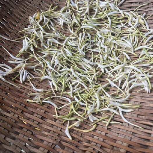 荆州野生金银花非种植，野生生长，非常香，可泡水喝