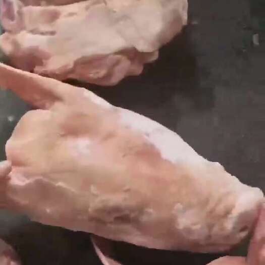 新郑市肥猪带耳劈半猪头8—12斤