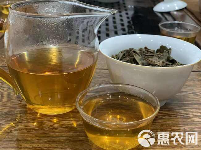 云南凤庆天福茶厂生产的普洱生饼茶供应国内外市场20多年。