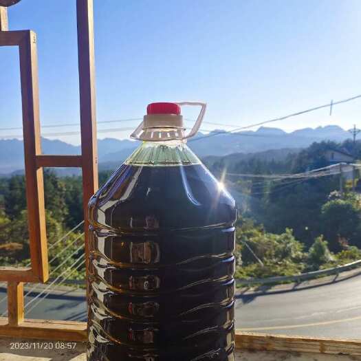 肥东县农家纯菜籽油现榨现卖10.5元一斤