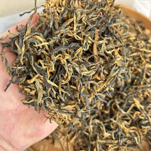 凤庆县云南滇红 芽叶肥壮 口感滑润 香气浓郁 汤色红浓明亮