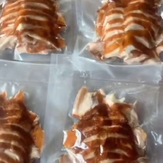 烤鸭片片33元一只，鸭肉2份，鸭架整只