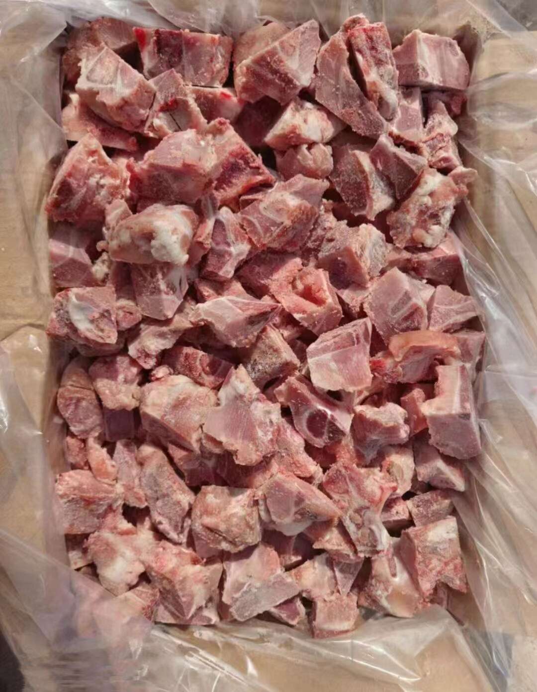 肉排骨粒规格:  10㎏/箱  髋骨切  两头关节挑出来了