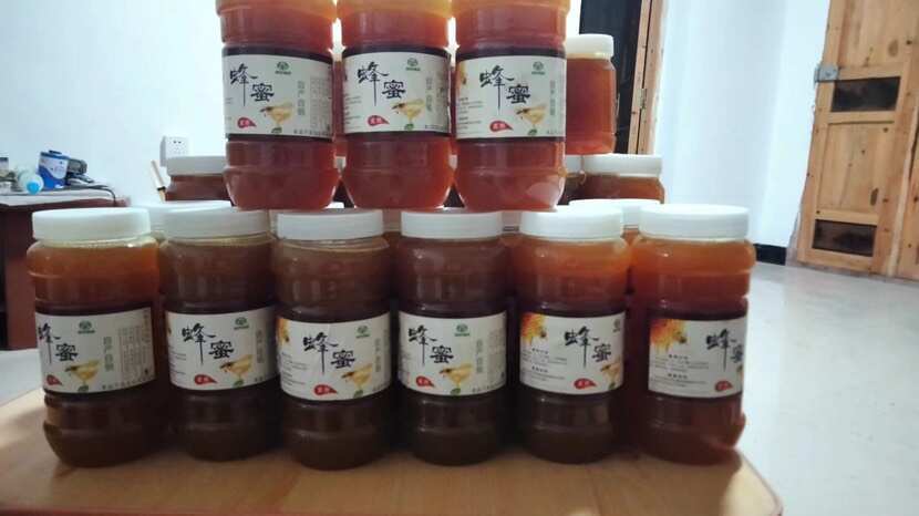 康县今年新采天然土蜂蜜要的亲请尽快下单谢谢