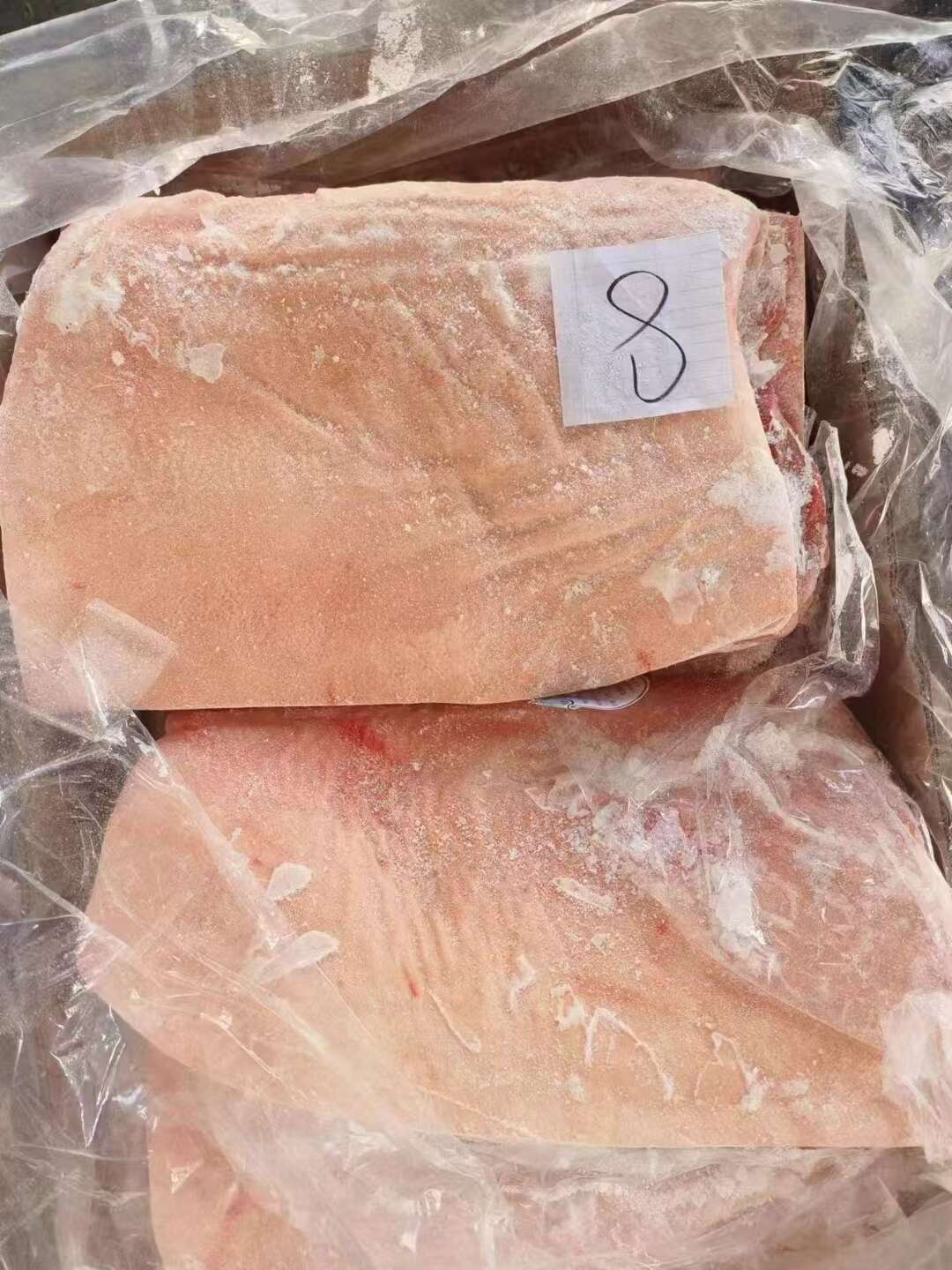 品名：国产肥猪带皮带肋中方规格25公斤8块左右日期新货