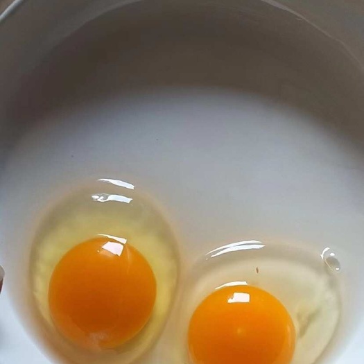 汝阳县30-32双色小粉，每天200-260箱！两天一个6.8！