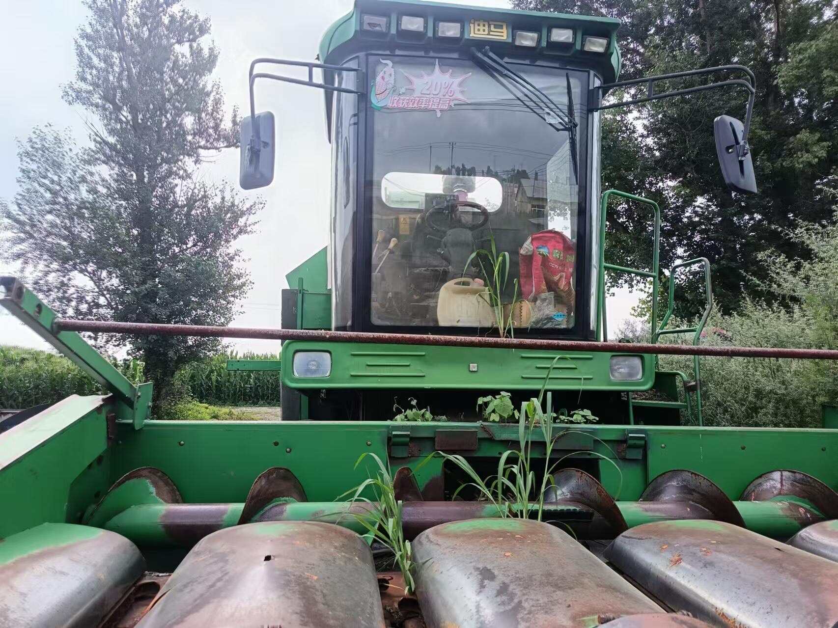 玉米收割机。15年迪马 五垄 液压 加油即可干活