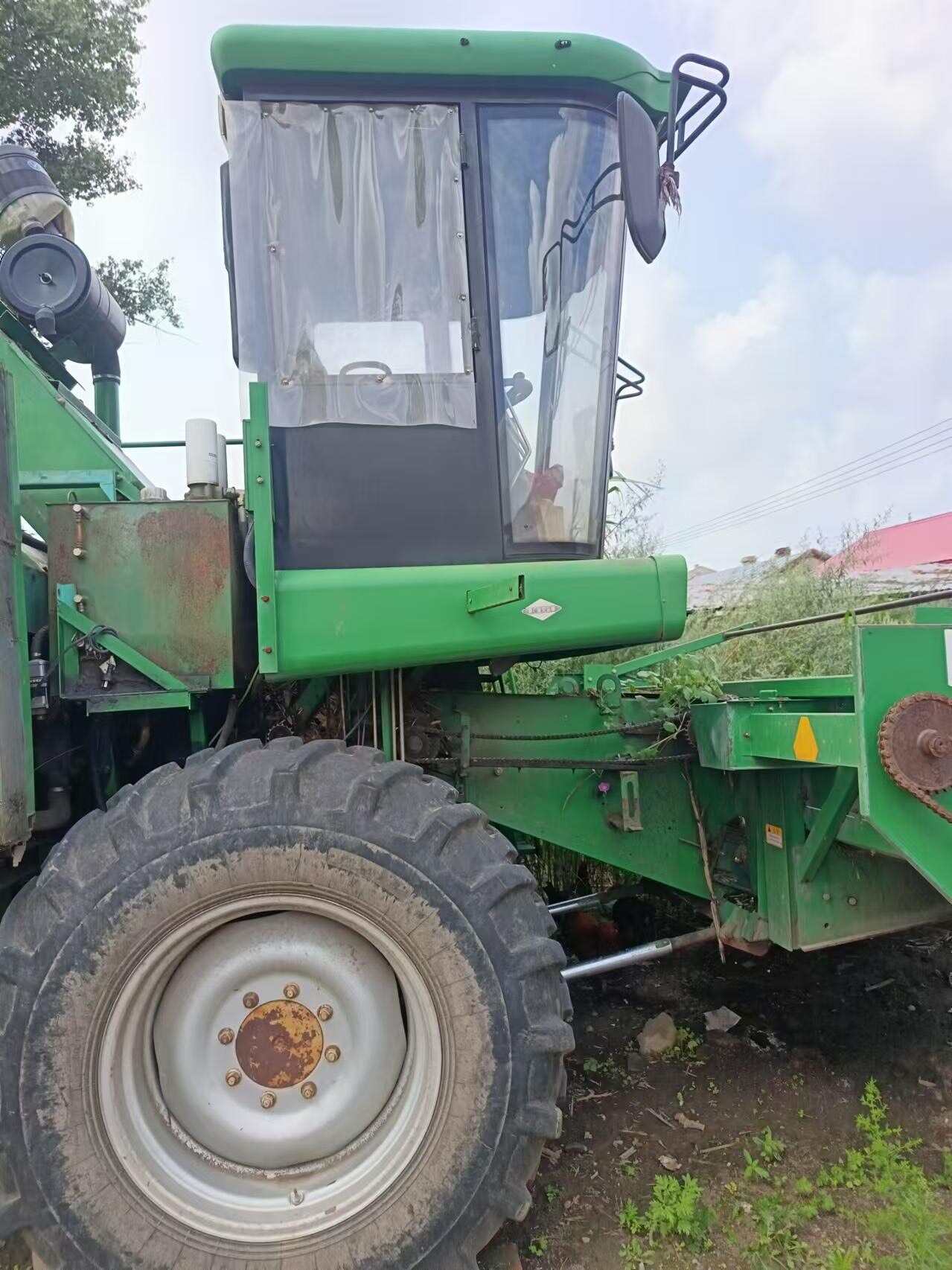 玉米收割机。15年迪马 五垄 液压 加油即可干活