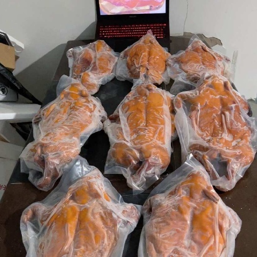 乳猪半成品，鲜香可口，聚餐佳肴