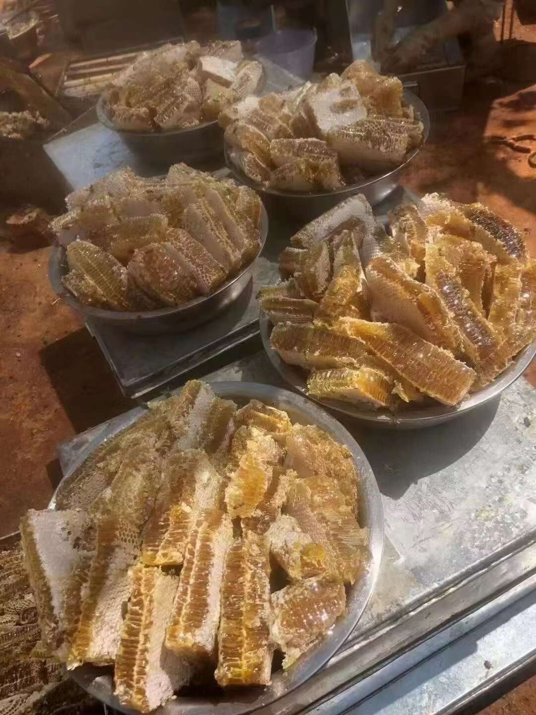 蜂巢蜜 白花蜜 铁箱蜂巢蜜 场地一手货源批发 可以嚼着吃蜂蜜