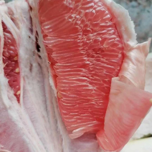 福建平和琯溪红心柚，皮薄肉厚核小汁多味甜，深受各大朋友的喜爱