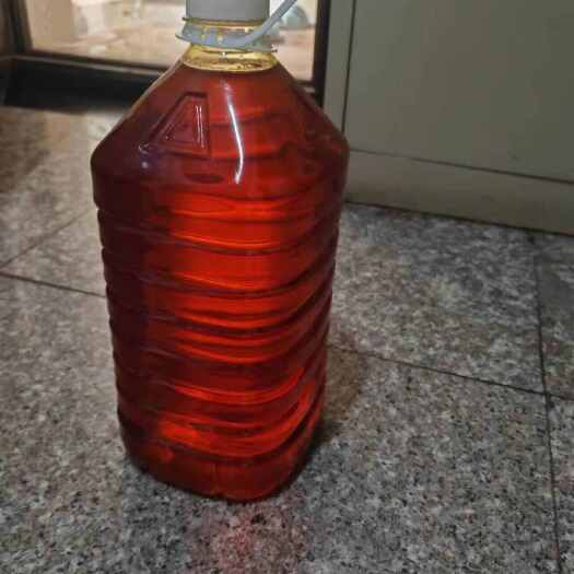 嫩江市大豆油(东北纯笨榨)，来自没有污染的黑龙江黑土地，色泽红润