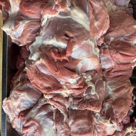 惠民县现宰鲜羊肉，纯干无水，膻味小。12小时内保鲜发货。